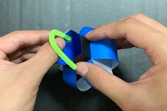 彩纸简单剪纸粘贴手工制作漂亮灯笼