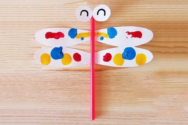 废物利用吸管手工制作飞翔的蜻蜓