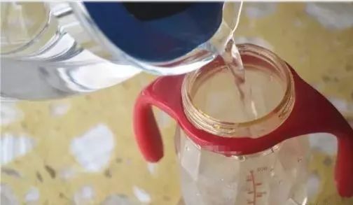 给宝宝冲奶粉的正确打开方式