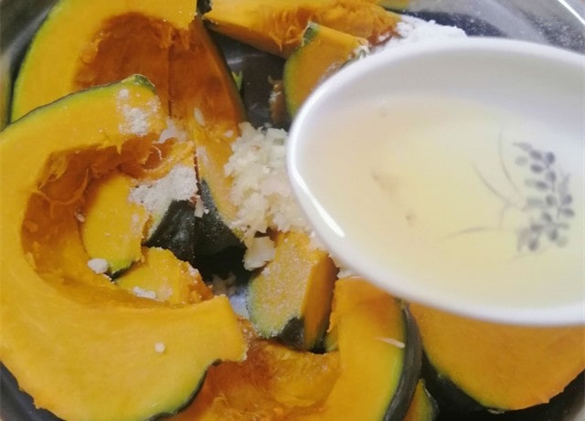 空气炸锅食谱蒜香贝贝小南瓜的做法