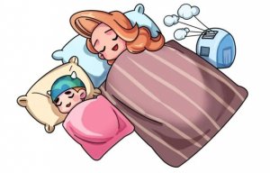 新生宝宝和妈妈睡还是独自睡婴儿床？