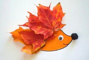 简单树叶手工粘贴画小刺猬