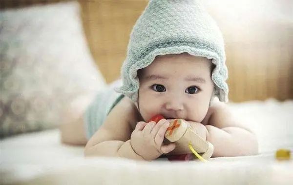 宝宝睡醒后有三种表现，说明大脑发育好