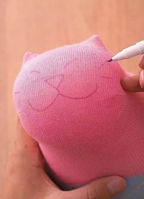 幼儿园创意手工制作：袜子招财猫