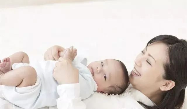 婴儿一月睡二月哭的原因