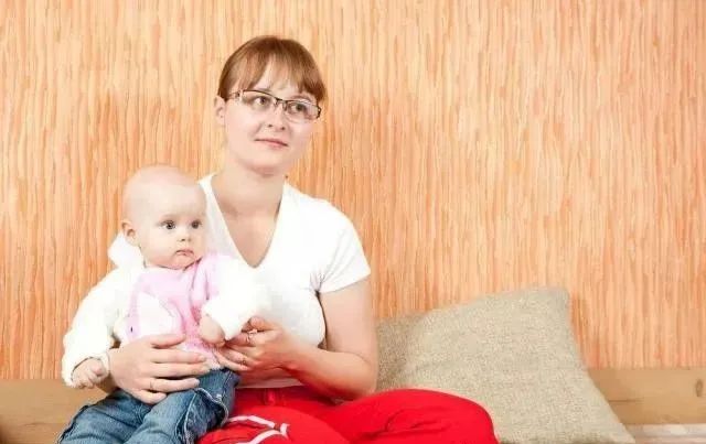 婴儿一月睡二月哭的原因