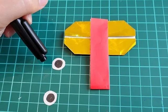 手工折纸秋天的红蜻蜓