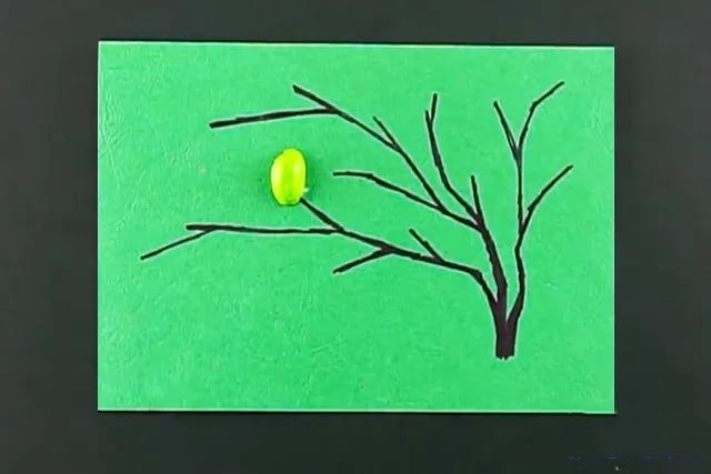 开心果壳创意粘贴画：一群站在树枝上的小鸟