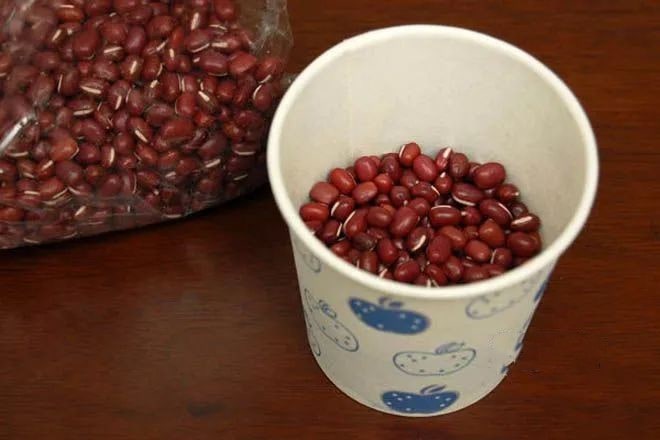 一次性纸杯手工制作打击乐器沙锤