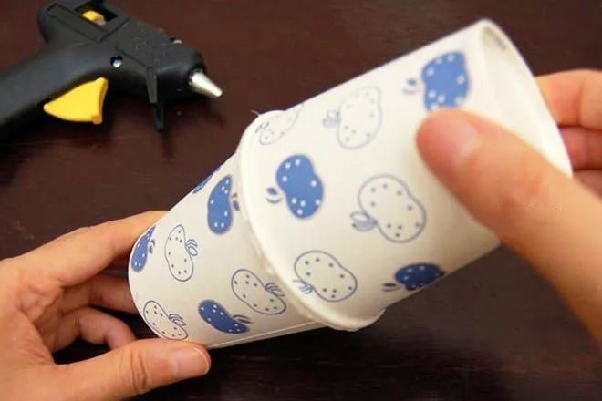 一次性纸杯手工制作打击乐器沙锤