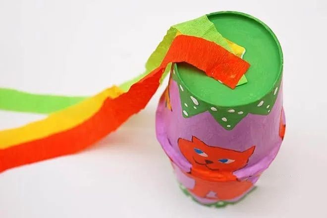 一次性纸杯手工制作打击乐器沙锤