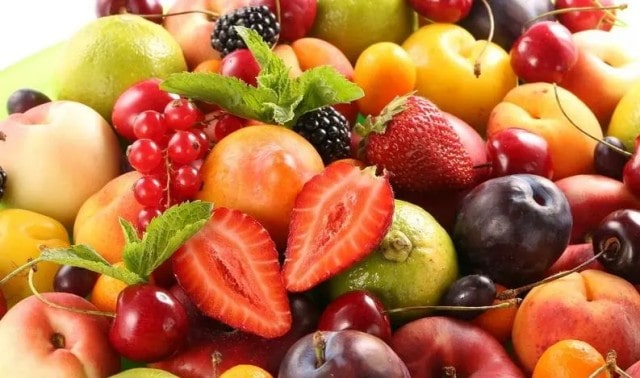 运用“颜色、形状、气味”的步骤，加以突出水果的特征。