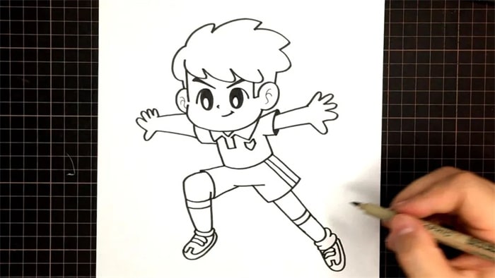 教你画一个踢足球的小男孩简笔画