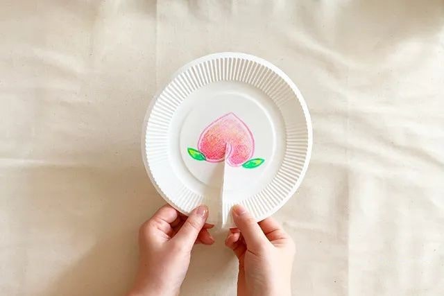 废物利用手工制作旋转纸盘子玩魔术拼图