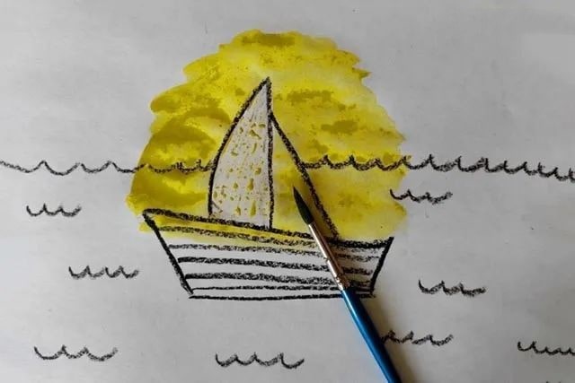 儿童学画画：蜡笔和水彩画落日海面