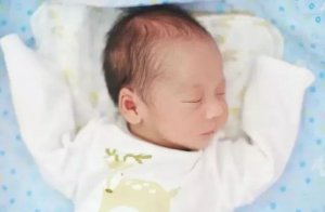 秋冬季宝宝穿衣，“四暖一凉”最合适