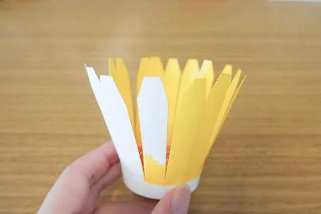 一次性纸杯手工制作向日葵