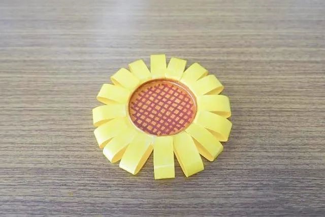 一次性纸杯手工制作向日葵
