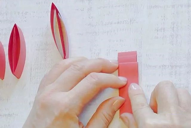 纸条折纸制作立体树叶