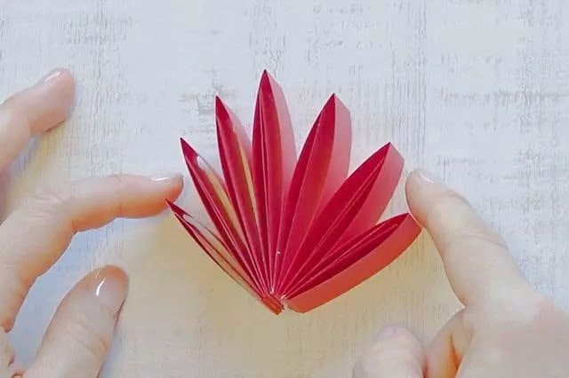 纸条折纸制作立体树叶