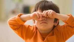 小孩子为什么老是眨眼睛