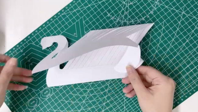 手工折纸一只栩栩如生的立体天鹅