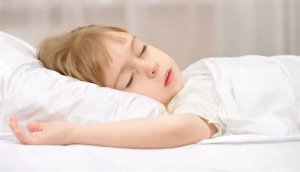 小孩不爱睡枕头怎么办
