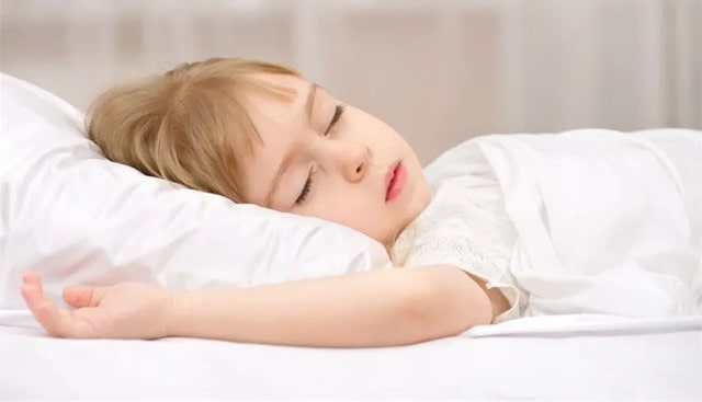 小孩不爱睡枕头怎么办