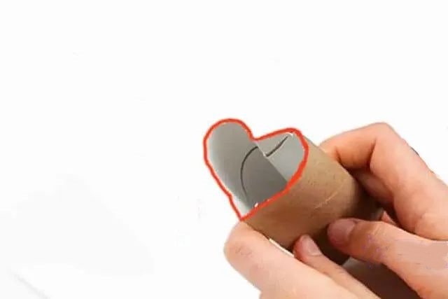 幼儿学画画：卫生纸筒印画瓢虫