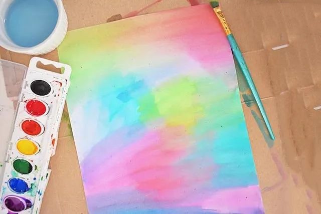 适合幼儿的冬季手工：卡纸制作漂亮雪花