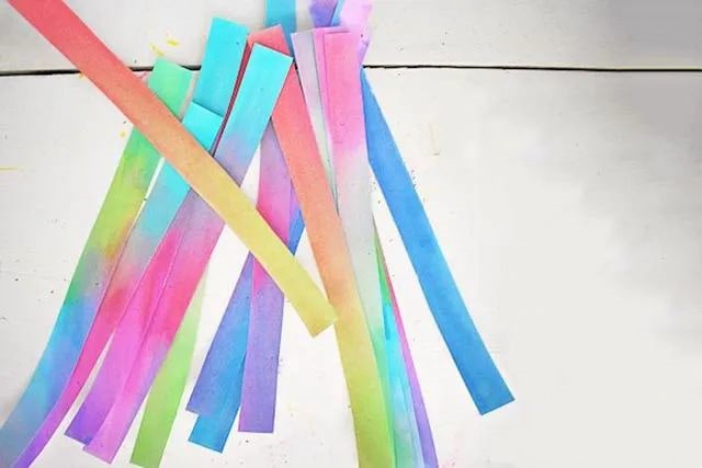 适合幼儿的冬季手工：卡纸制作漂亮雪花