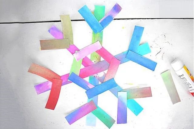 适合幼儿的冬季手工：卡纸制作漂亮雪花