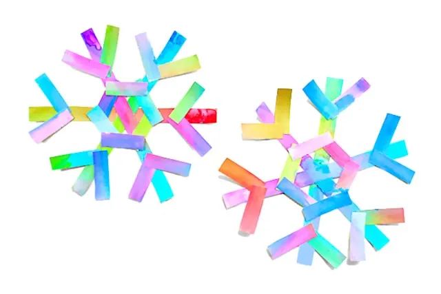 适合幼儿的冬季手工：卡纸制作漂亮雪花