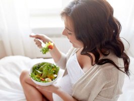 孕期如何缓解孕吐，饮食上注意这4点