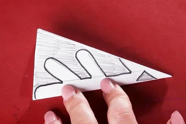 儿童简单漂亮雪花剪纸步骤图解