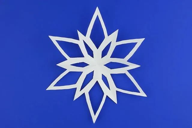 儿童简单漂亮雪花剪纸步骤图解