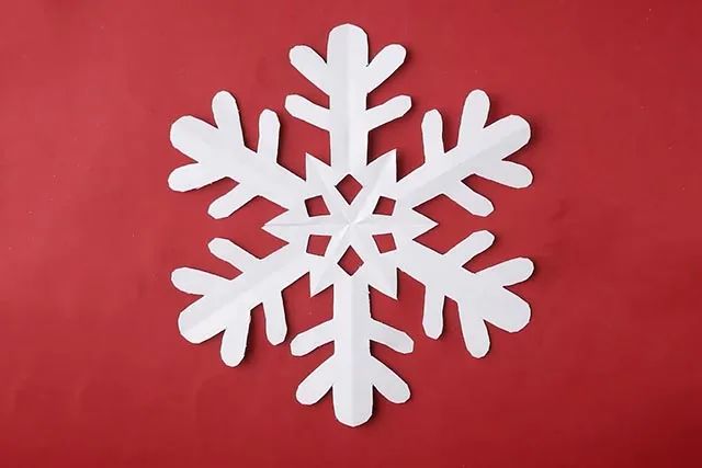 儿童简单漂亮雪花剪纸步骤图解
