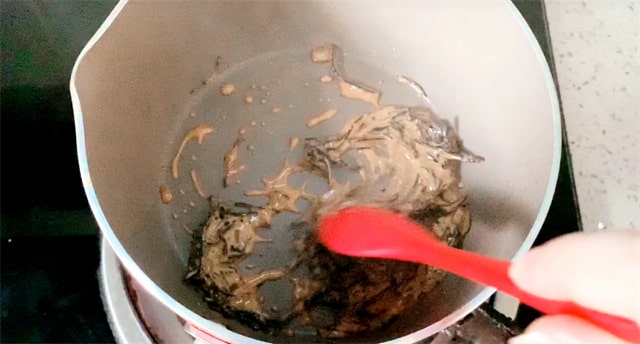 家庭自制焦糖奶茶的做法