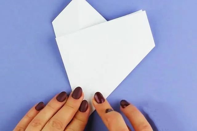 圣诞树围成的雪花剪纸步骤图解