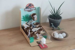 自制幼儿玩具：手工制作投石机打恐龙小游戏玩