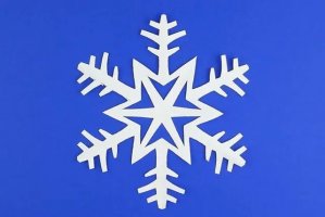 中心呈星星状的雪花剪纸步骤图解