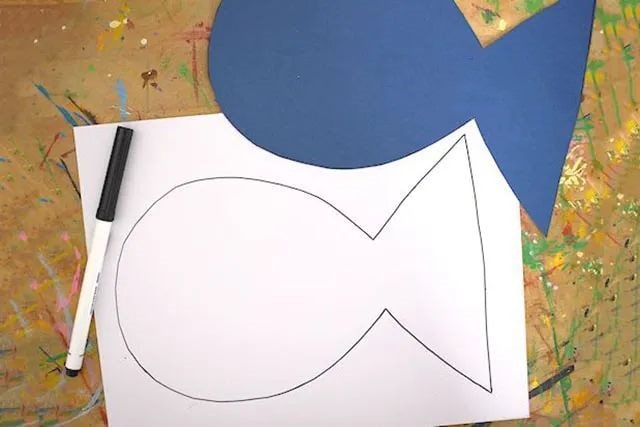 儿童简单画兔年：怎么用蜡笔水彩画鱼(步骤图解)