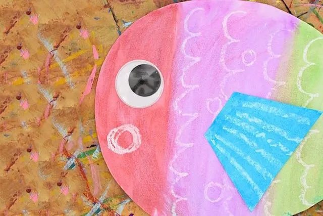 儿童简单画兔年：怎么用蜡笔水彩画鱼(步骤图解)