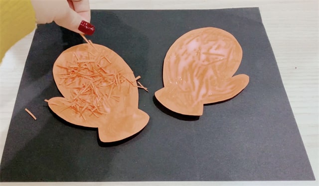 冬天创意拼贴画：毛绒手套