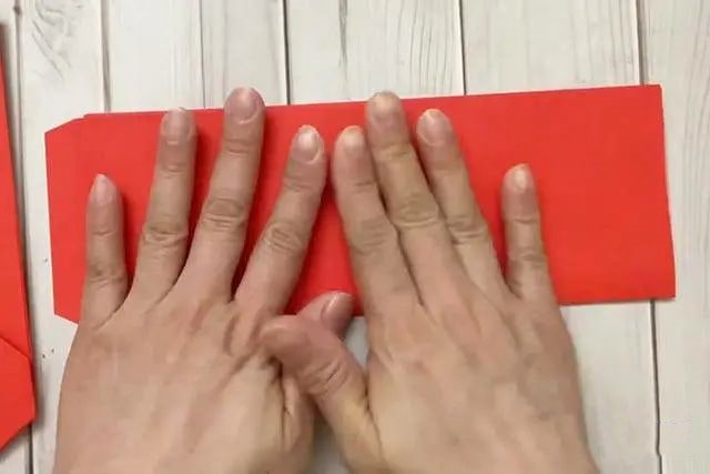 兔年儿童新年手工：折纸可爱的兔子红包(步骤图解)