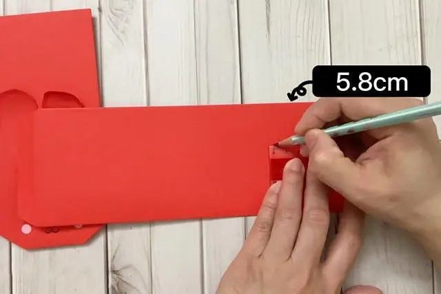 兔年儿童新年手工：折纸可爱的兔子红包(步骤图解)