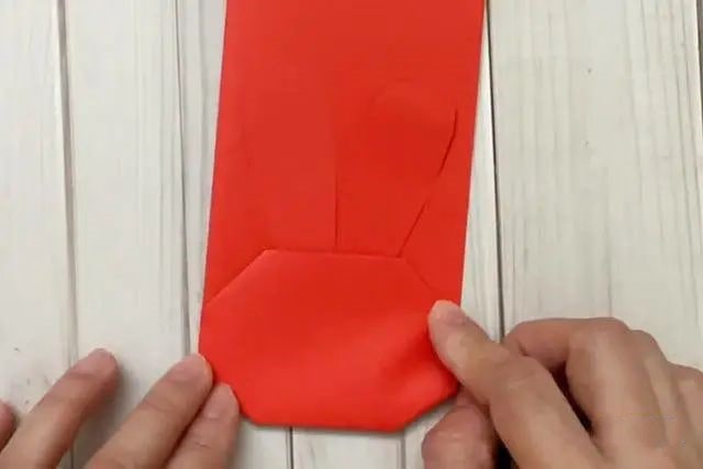 兔年儿童新年手工：折纸可爱的兔子红包(步骤图解)