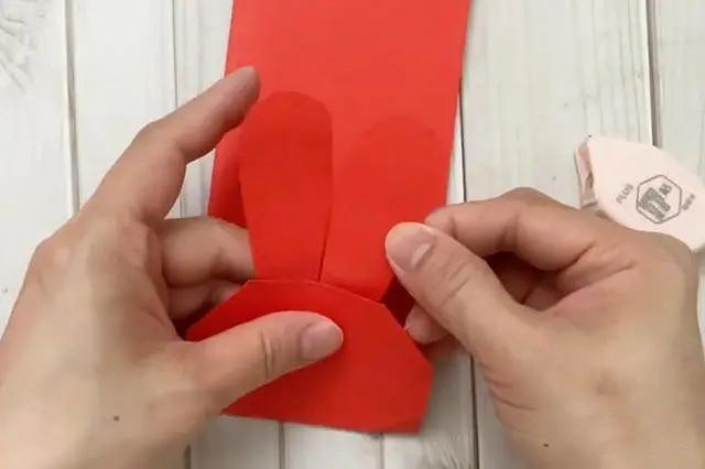 兔年儿童新年手工：折纸可爱的兔子红包(步骤图解)