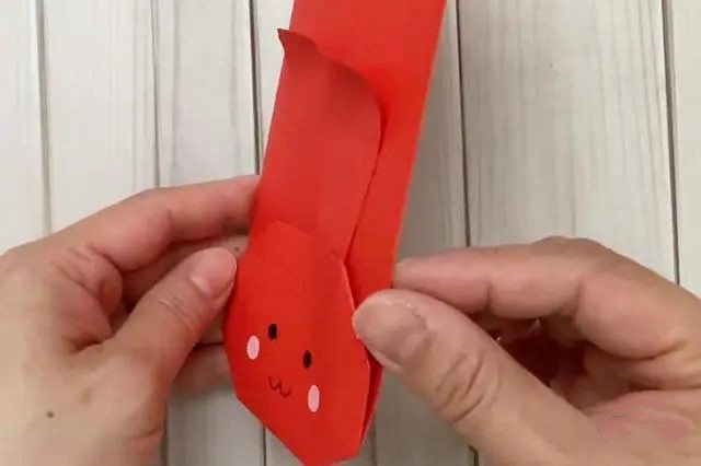 兔年儿童新年手工：折纸可爱的兔子红包(步骤图解)