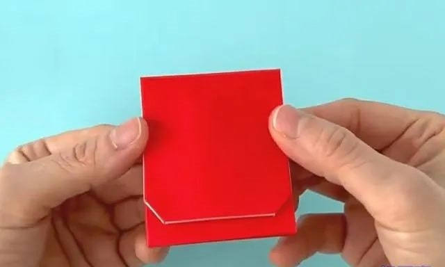 儿童简单折纸教程：怎么折纸书包(步骤图解)